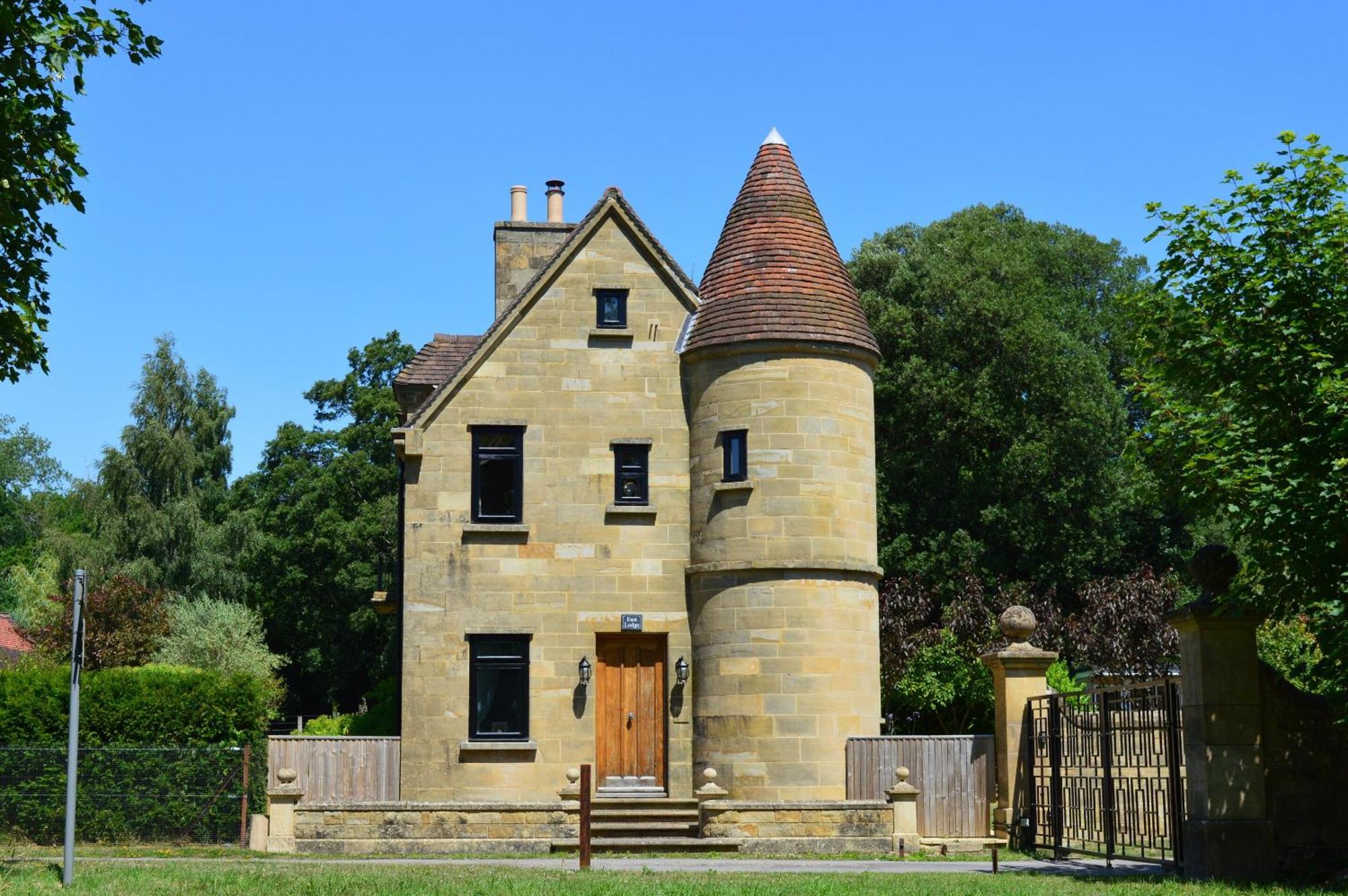 East Lodge Bolney Екстериор снимка
