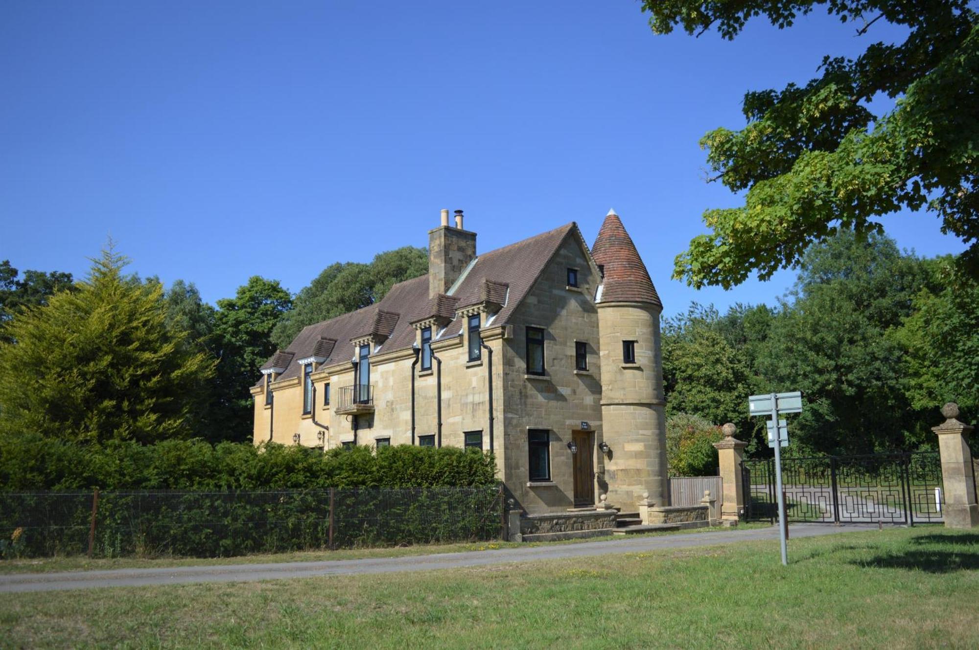 East Lodge Bolney Екстериор снимка